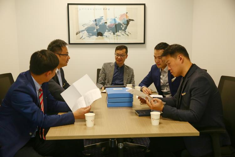 许可证后方可从事经营活动);信息咨询服务
